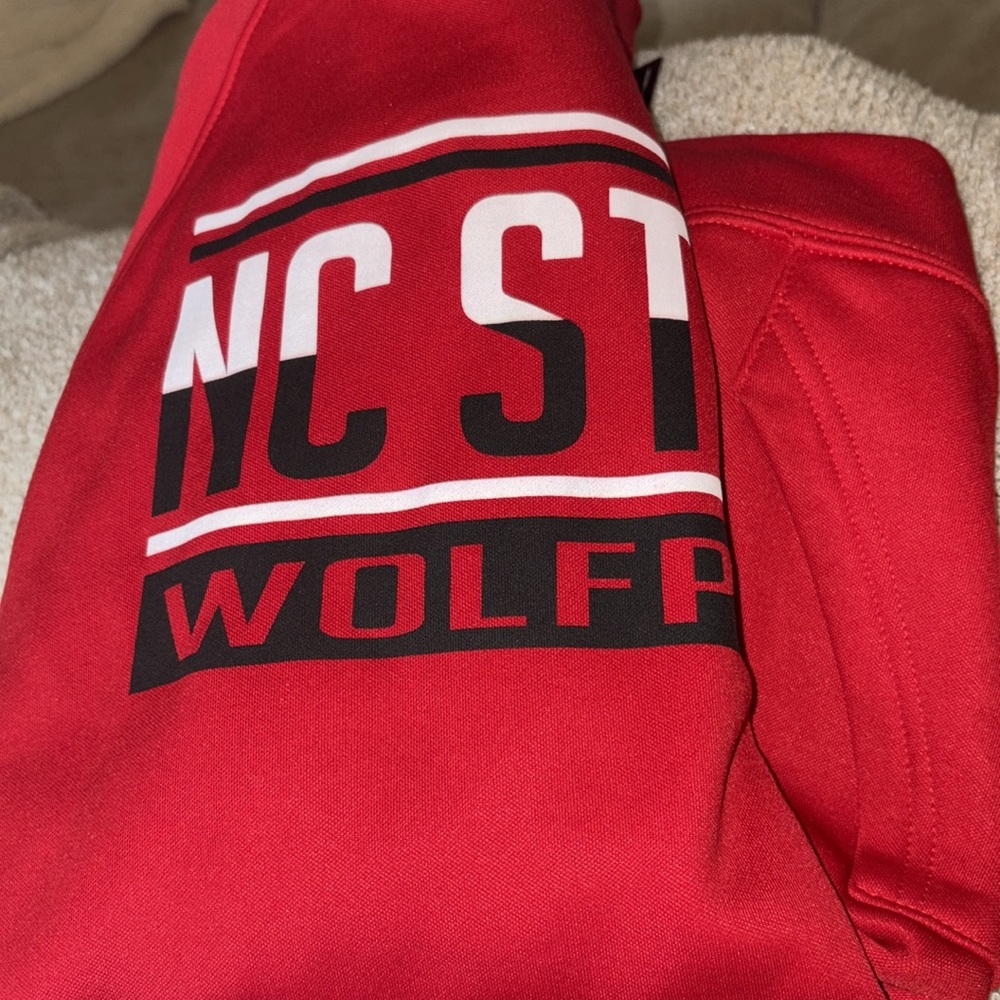 NWT mens sm Colosseum NC State Bold Red Sweatshirt- unisex womens med- Brandnew - Picture 11 of 12